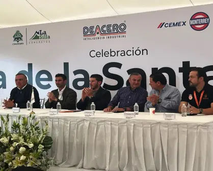 Samuel García celebra el Día de la Santa Cruz con trabajadores de la construcción, en Guadalupe