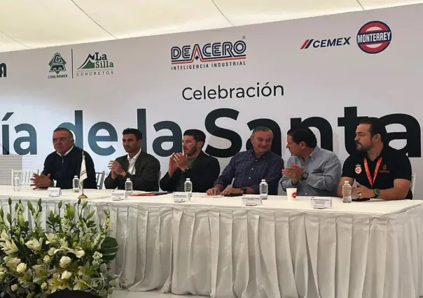 Samuel García celebra el Día de la Santa Cruz con trabajadores de la construcción, en Guadalupe