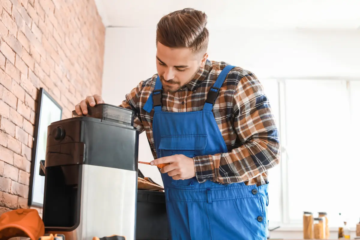 La cafetera se puede limpiar ingredientes naturales que se tienen en casa, es económico y efectivo. Foto: Canva