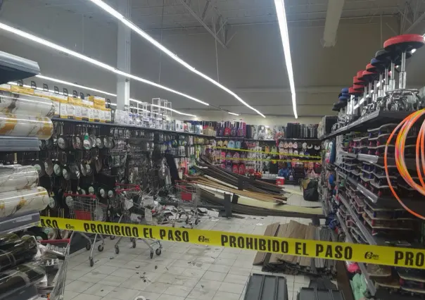 Cinco personas resultan lesionadas por caída de estantes en tienda de Juárez