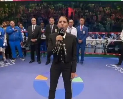 Majo Aguilar emociona al interpretar el Himno Nacional en pelea del Canelo