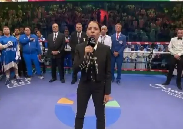 Majo Aguilar emociona al interpretar el Himno Nacional en pelea del Canelo