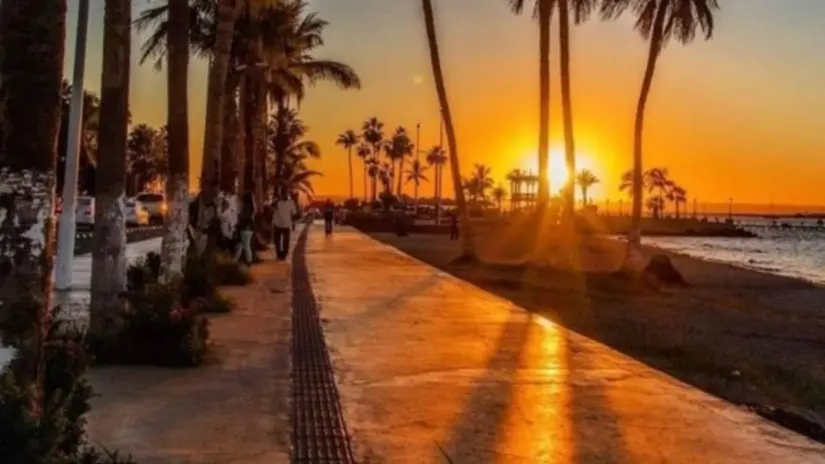 El malecón es perfecto para caminar frente al mar y ver la puesta del sol. Foto: Turismo La Paz