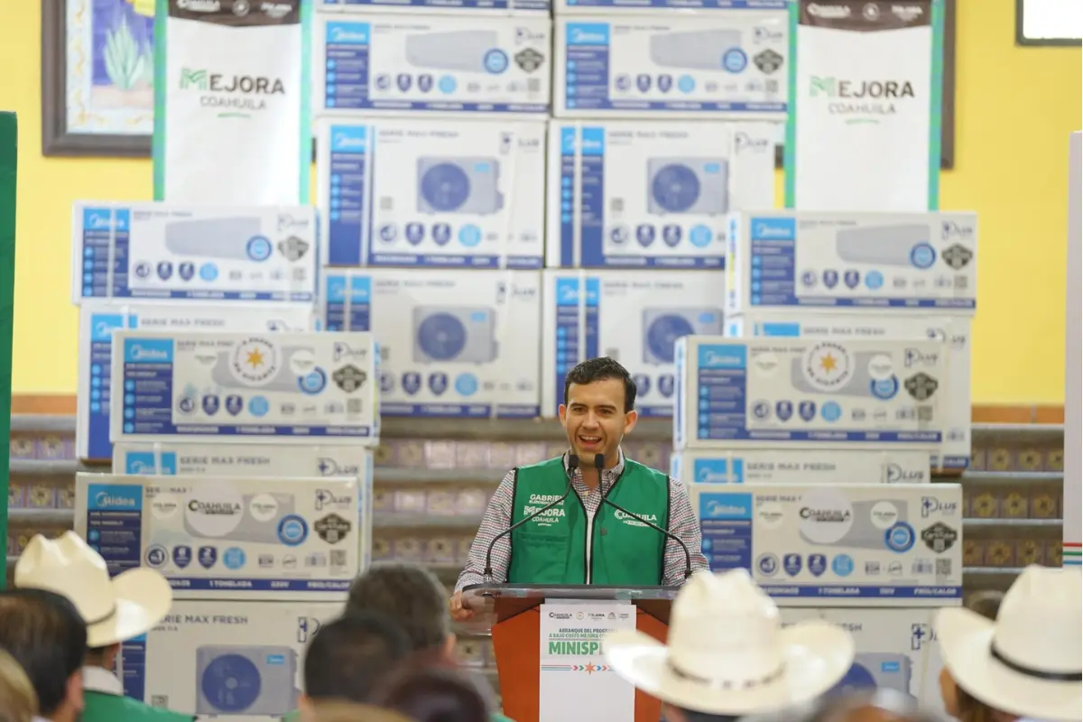 El calor extremo ha llevado a que muchas familias busquen soluciones urgentes y accesibles para mitigar sus efectos, lo que dio pie a esta iniciativa de impacto social./Foto: FB Gabriel Elizondo Pérez