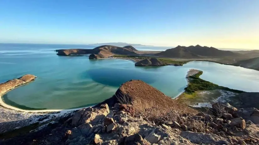 Desde este mirador se aprecia la icónica playa y sus aguas turquesa.  Foto: Turismo La Paz