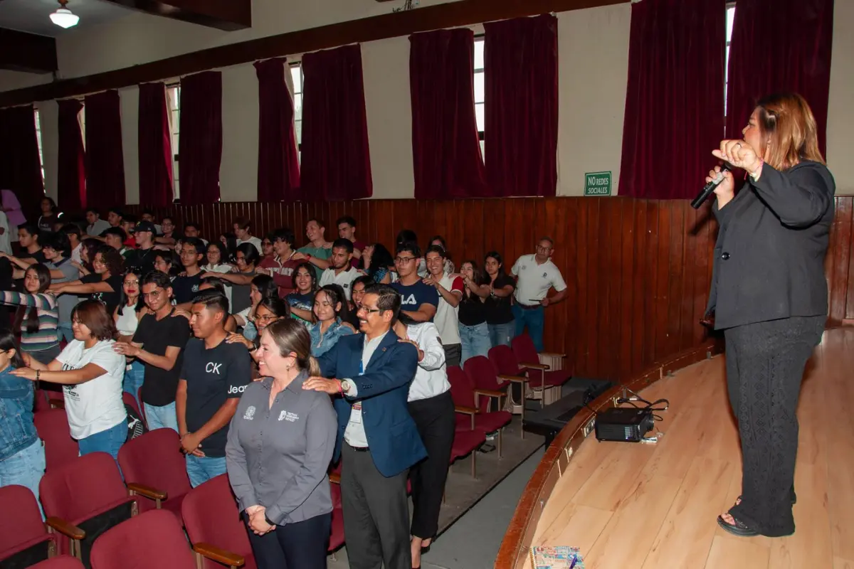 Las conferencias están diseñadas para abordar de manera clara y cercana las principales problemáticas que enfrentan los jóvenes en sus relaciones de pareja./Foto: Gobierno Municipal de Saltillo