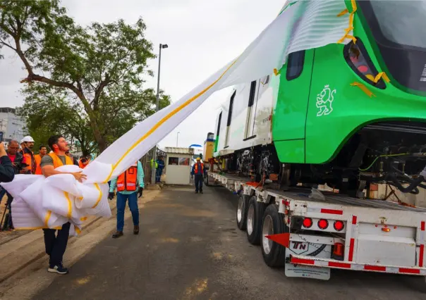 Samuel García recibe nuevos trenes para la Línea 1 del Metro