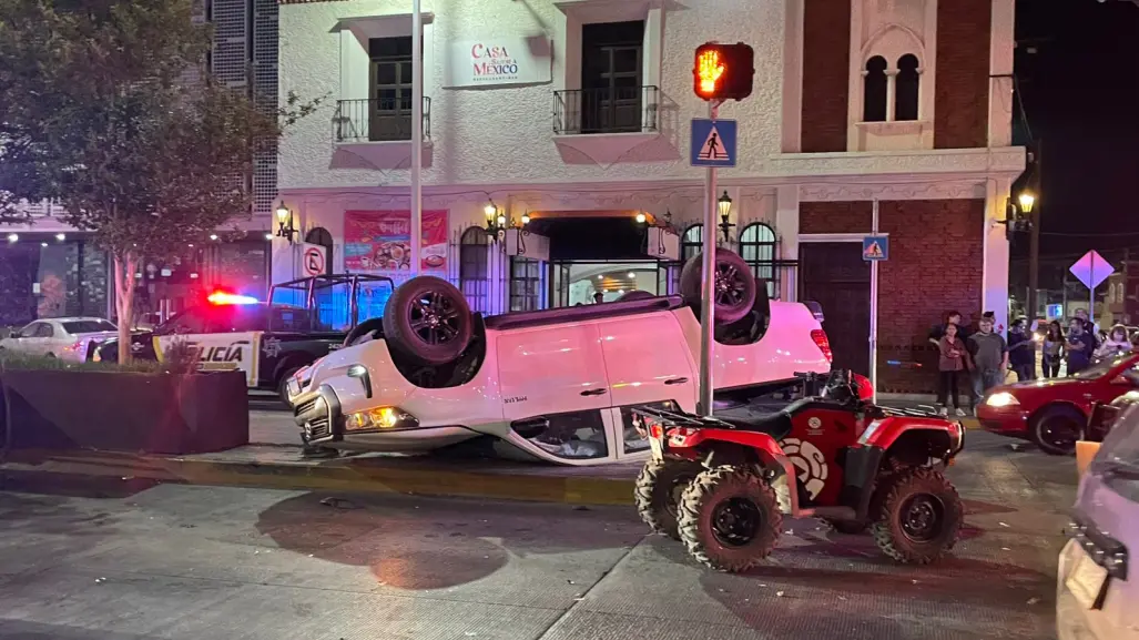 Aparatoso choque en avenida 20 de Noviembre deja 4 lesionados