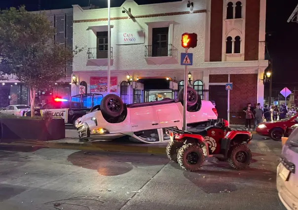 Aparatoso choque en avenida 20 de Noviembre deja 4 lesionados