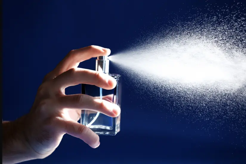Con un aroma varonil, estos tres perfumes son los preferidos de hombres arriba de los 40 años en diversas tiendas online. Foto: Canva 