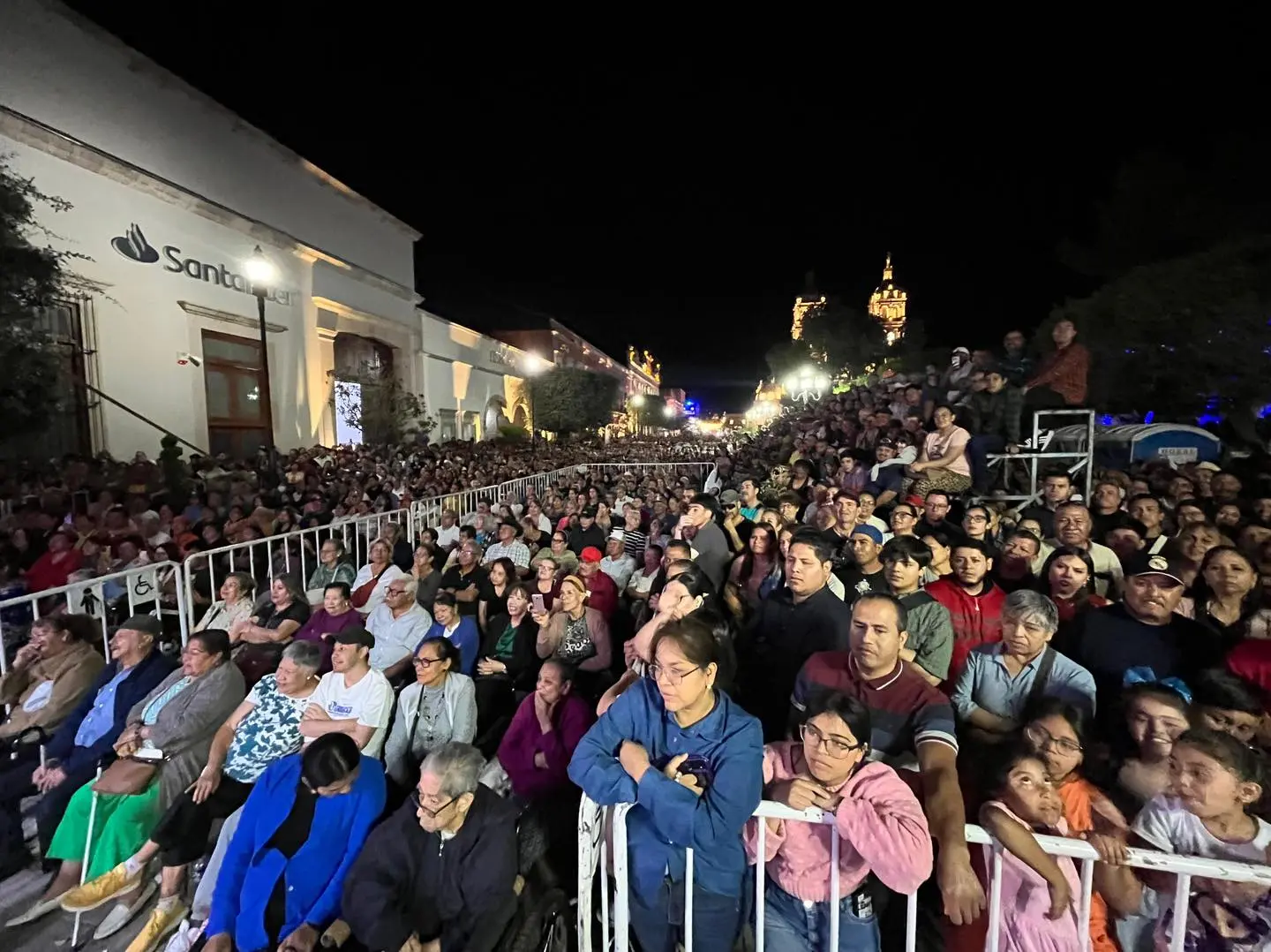 FOTOS | Finaliza el Festival de la Risa con divertidísimo show de Jorge Falcón en Durango