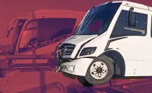 Caos vial en Saltillo: Transporte de personal impacta aparatosamente sobre LEA
