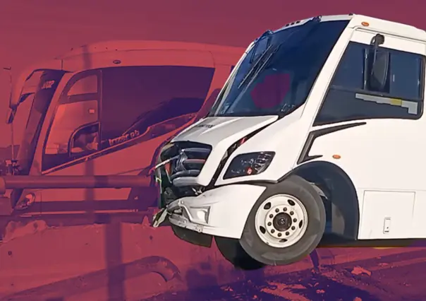 Caos vial en Saltillo: Transporte de personal impacta aparatosamente sobre LEA