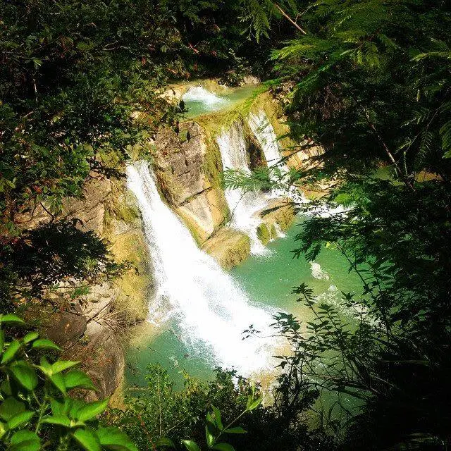 Este río forma 3 cascadas en un rincón del pueblo mágico ideal para un día de campo