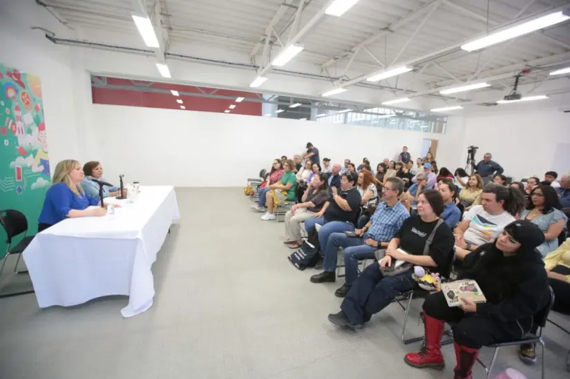 Charla de la autora Sofía Segovia en la FILC / Foto: Gobierno de Coahuila
