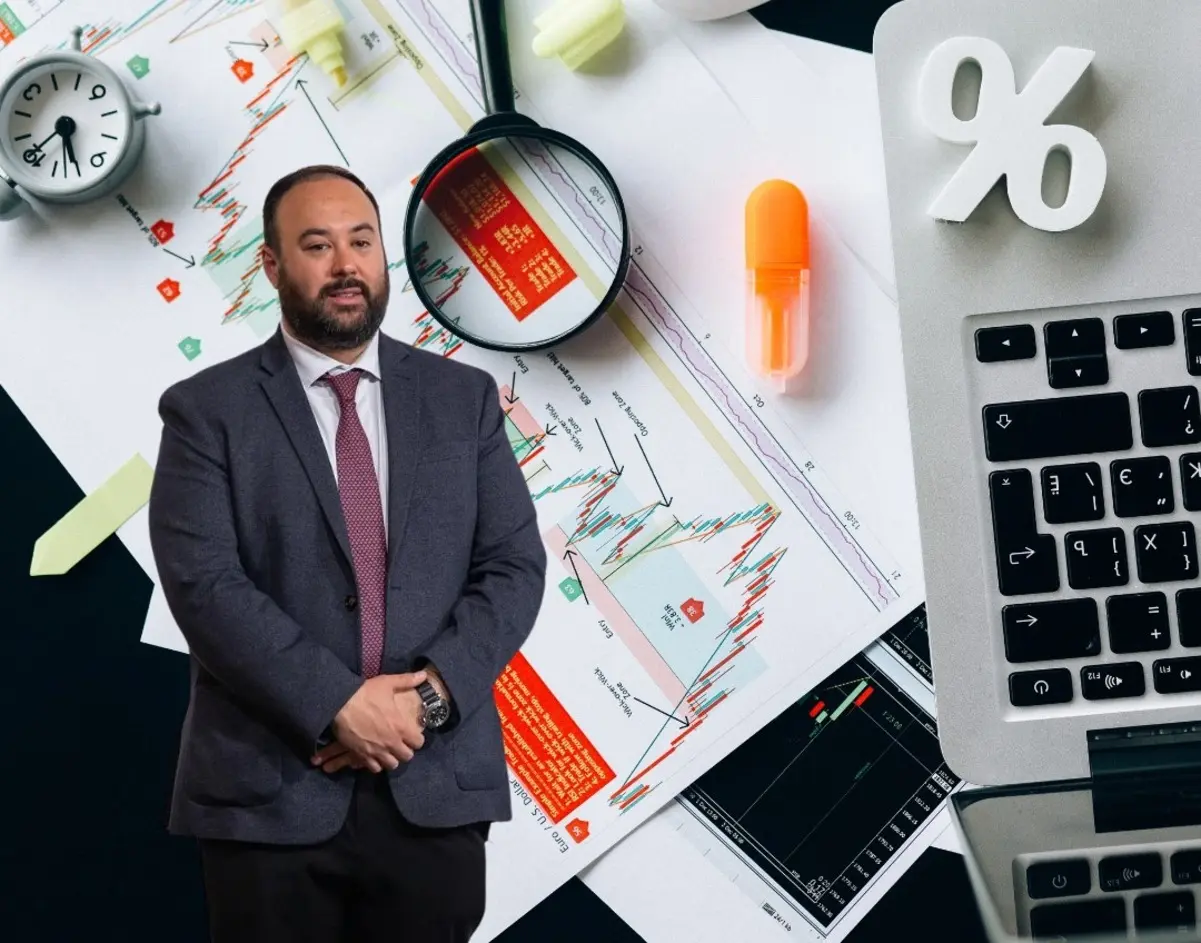 Emmanuel Loo como Encargado del Despacho de la Secretaría de Economía ha seguido con las inversiones para Nuevo León. Foto: Canva/Secretaría de Economía de Nuevo León.