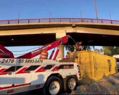 Se desprende caja de tráiler en Tlalnepantla y colapsa circulación por más de siete horas