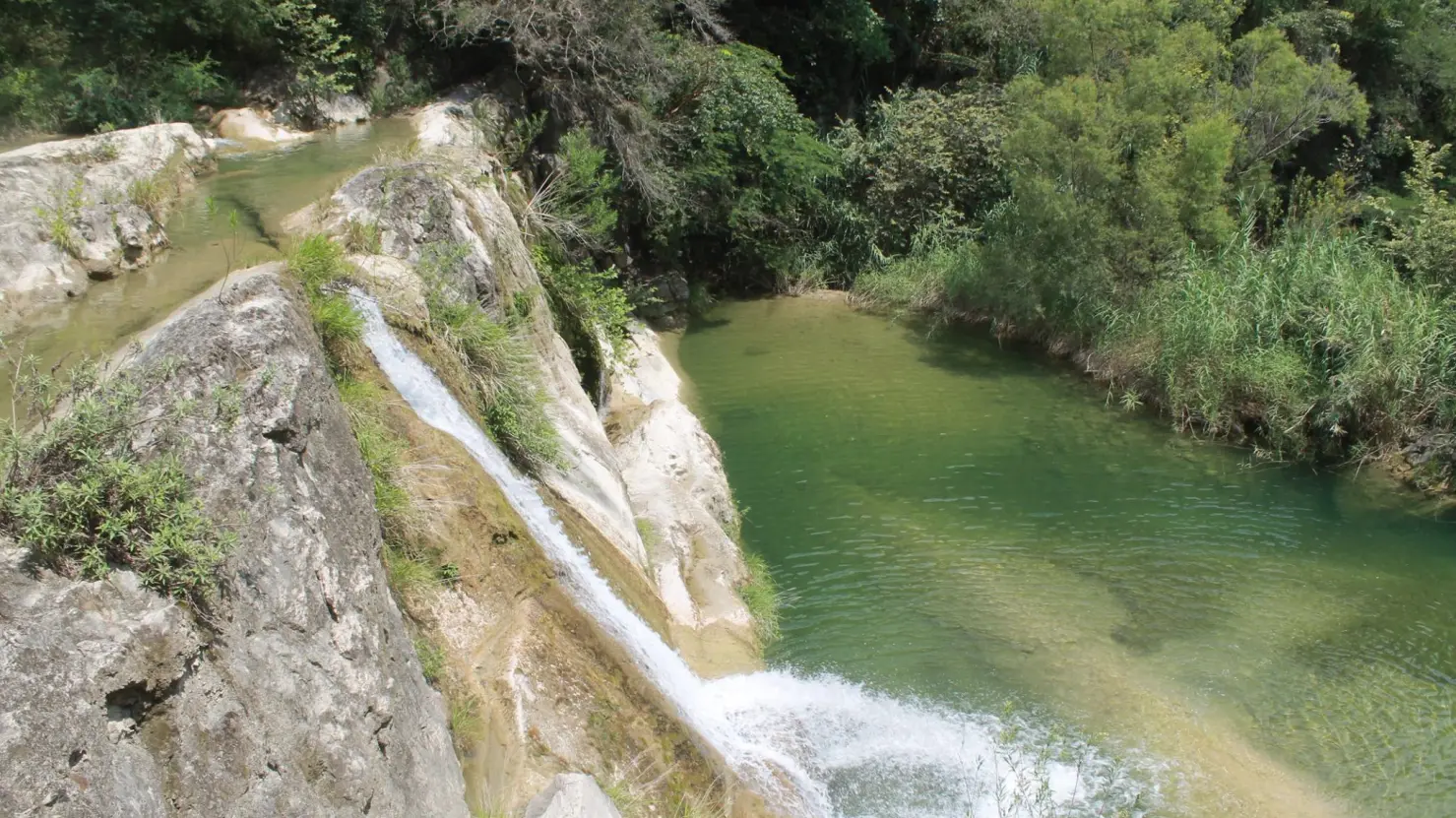 Este río forma 3 cascadas en un rincón del pueblo mágico ideal para un día de campo