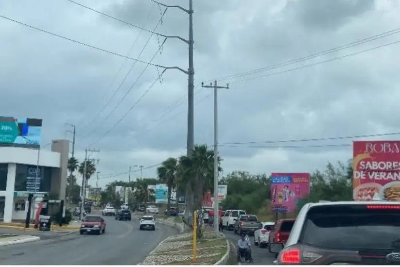 Se registran largas filas en el puente Hidalgo | Foto: FB