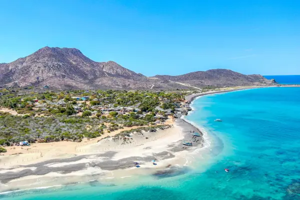 12 megacomplejos turísticos amenazan a Cabo Pulmo, la joya de conservación marina del mundo 12 megacomplejos turísticos amenazan a Cabo Pulmo, la joya de conservación marina del mundo