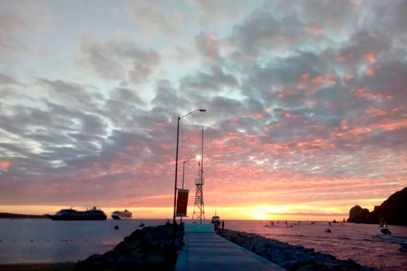 Amanecer en Cabo San Lucas. Foto: Modesto Peralta Delgado.