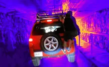 VIDEO I Camioneta queda atorada en el “túnel” de Santa Catarina