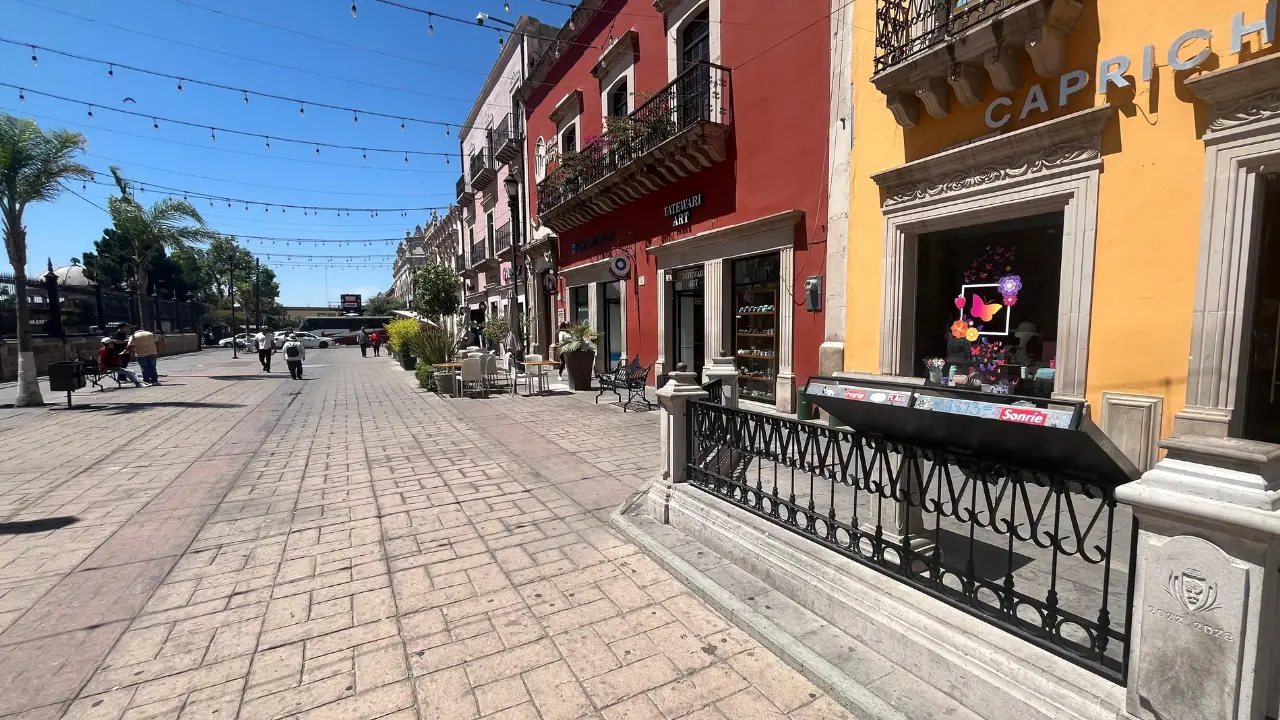 Los comerciantes del Centro Histórico enfrentan una complicada economía. Foto: Jesús Carrillo.