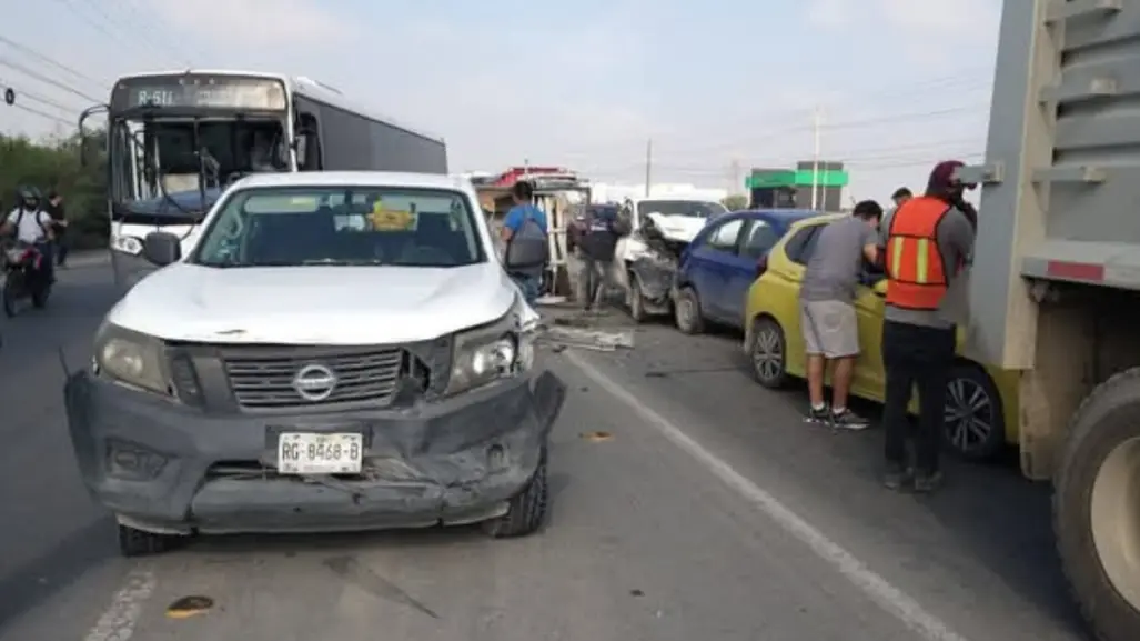 Choques en la carretera Miguel Alemán dejan al menos 30 heridos