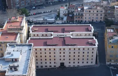 Cardenales se encierran en la Casa Santa Marta previo al Cónclave; no tienen comunicación