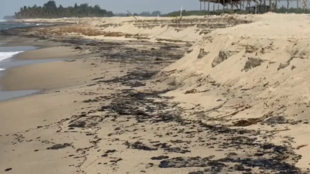 Derrame de petróleo afecta las costas de Paraíso en Tabasco