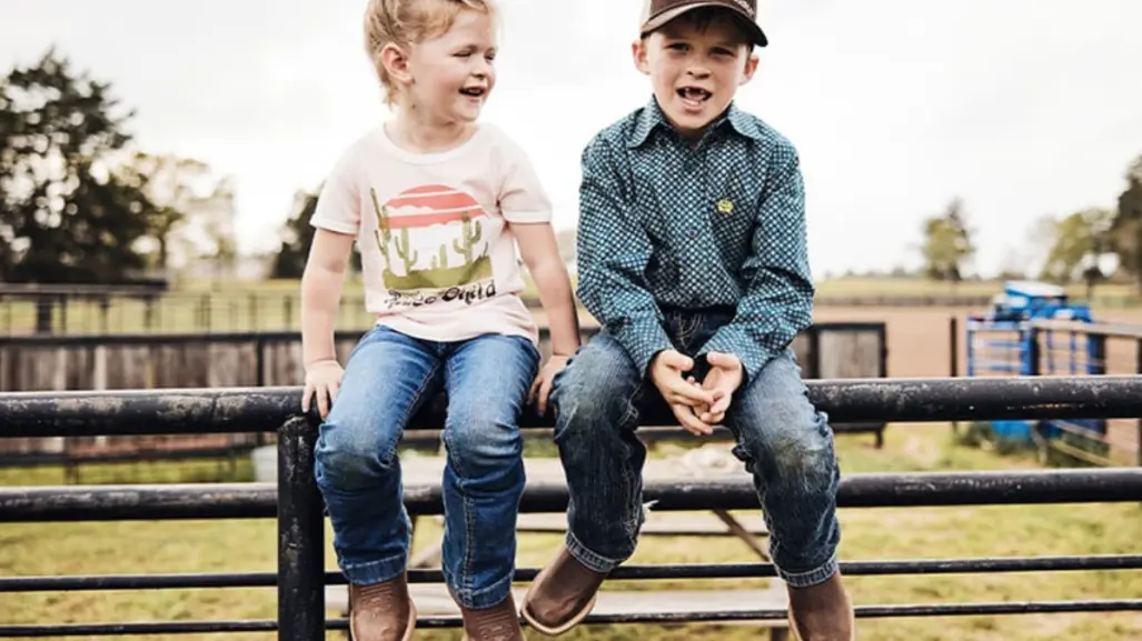 ¿Por qué las botas vaqueras no son un calzado recomendable para niños? Esto dicen especialistas