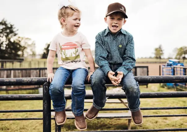 ¿Por qué las botas vaqueras no son un calzado recomendable para niños? Esto dicen especialistas