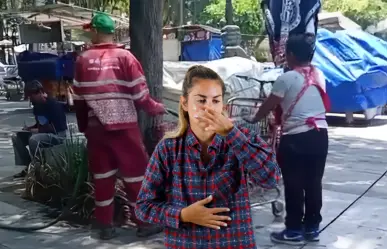 ¿Alta cocina callejera en CDMX? Captan a vendedora de elotes usando agua tratada de riego