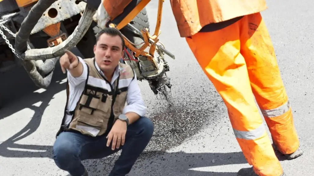 Manuel Guerra Cavazos lidera brigadas de bacheo en la colonia Real de Capellanía