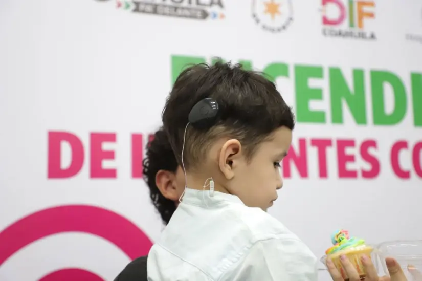 Implante de audición en pequeño coahuilense / Foto: Gobierno de Coahuila