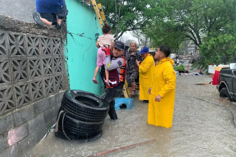 Población evacuada por inundaciones en Reynosa. Foto: Carlos García