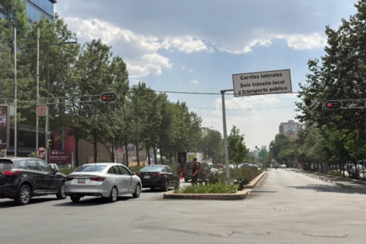Marcha lenta de autos debido a marcha en Av. Chapultepec de CDMX. Foto: X (@OVIALCDMX)
