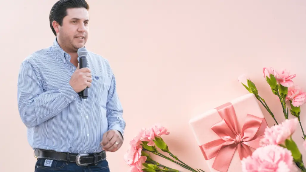 Raúl Cantú prepara en Salinas Victoria festejo por Día de las Madres con música, rifas y mucha alegría