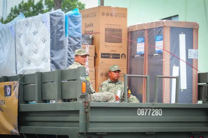 Los enseres son entregados directamente por personal de Defensa. Foto: Delegación Programas Bienestar