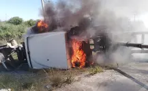 Volcadura de tractocamión provoca incendio en carretera de Salinas Victoria