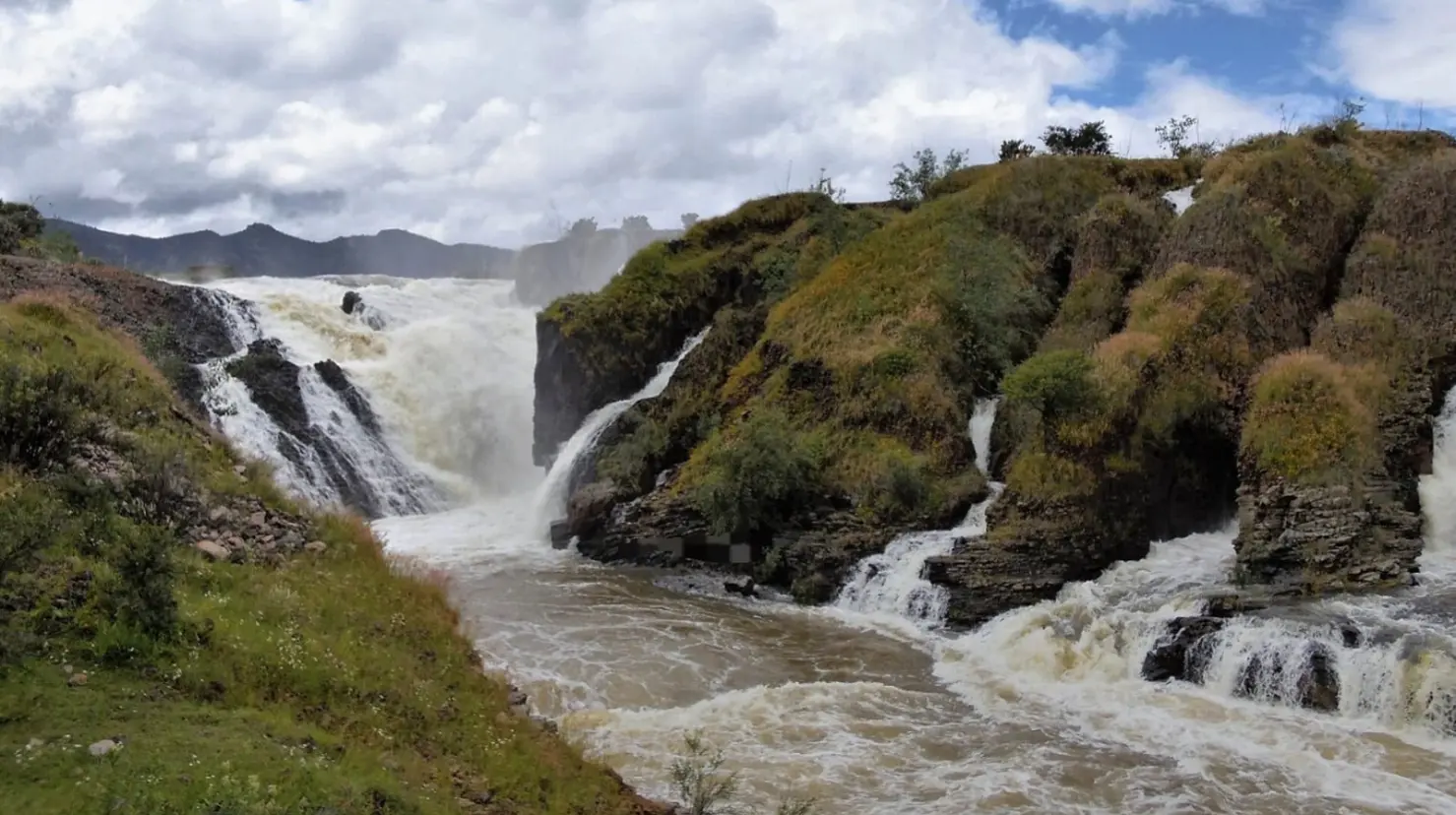En temporada de lluvias, en esta presa de Durango se crea una increíble cascada | Fotos: Viva Durango en Facebook