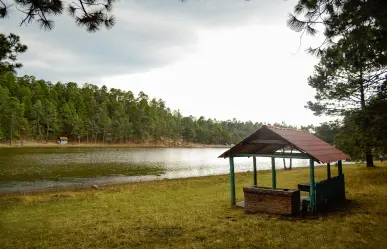 En este lugar dedicado al ecoturismo en Durango puedes pasear a caballo junto a un hermoso lago