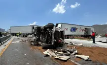 Autopista a Saltillo cerrada tras choque entre tráileres y camionetas