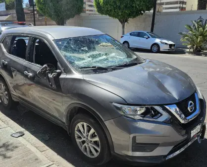 VIDEO | Encapuchados destruyen camioneta de un médico en el centro de Durango