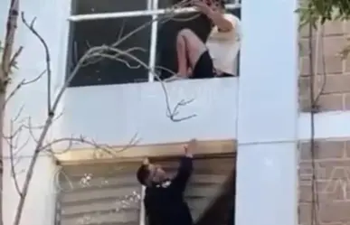 Rescatan a hombre que intentó lanzarse de su departamento en CDMX