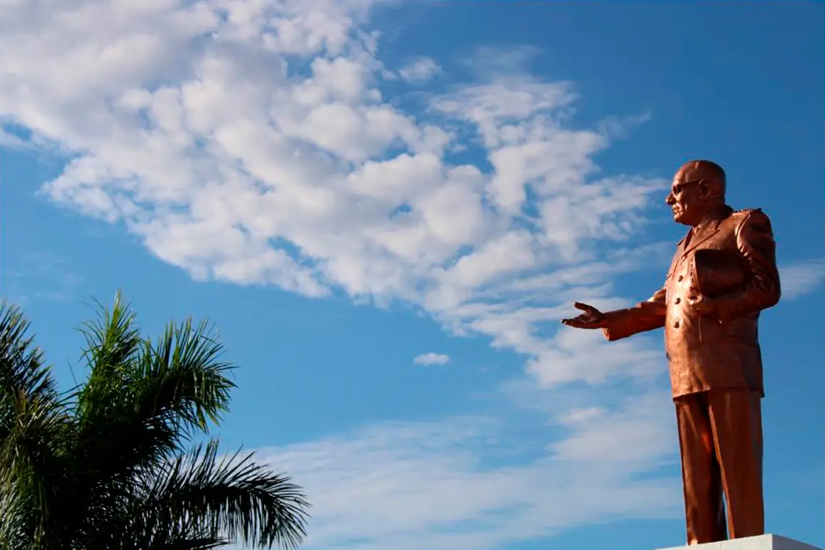 Monumento al Gral. Olachea en Ciudad Constitución. Foto: Modesto Peralta Delgado.