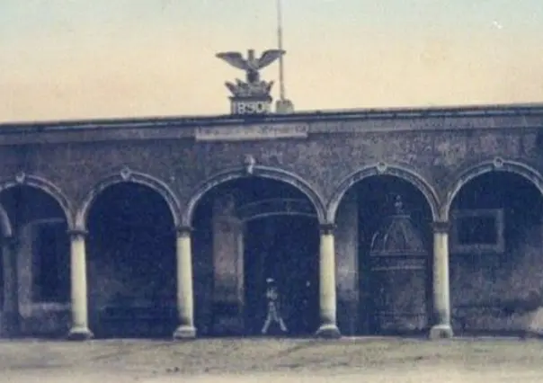 El histórico edificio de Durango que quedó oculto entre puestos comerciales