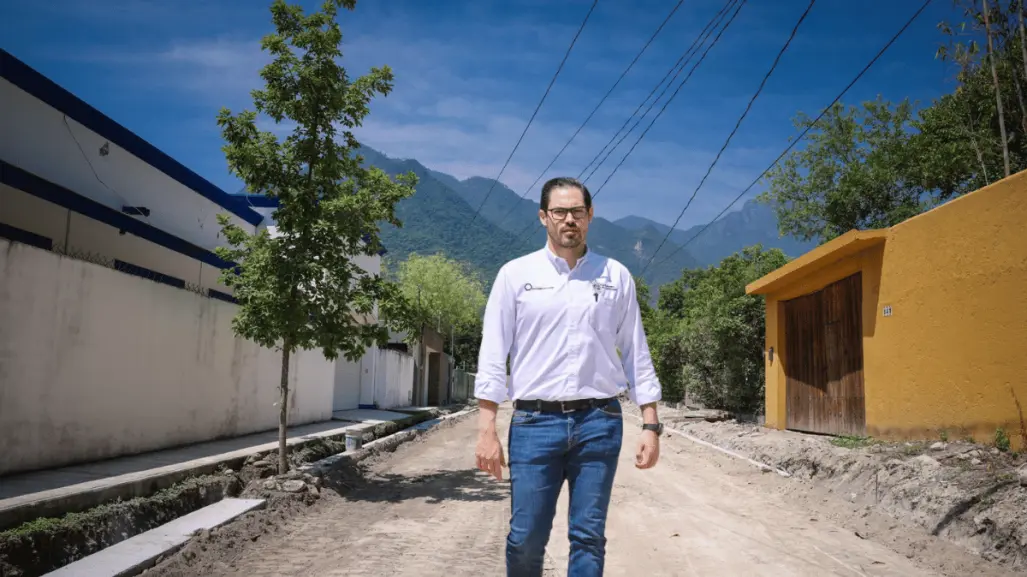 David De la Peña reporta avances en vialidades de Santiago