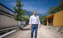 David De la Peña reporta avances en vialidades de Santiago