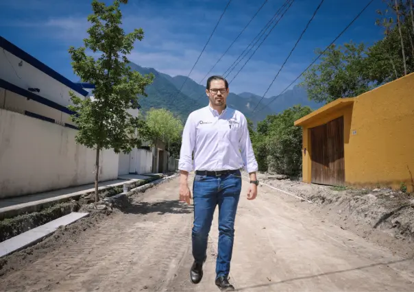 David De la Peña reporta avances en vialidades de Santiago